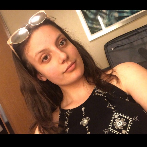 Meet your Posher, Caroline - Picture 1 of 1